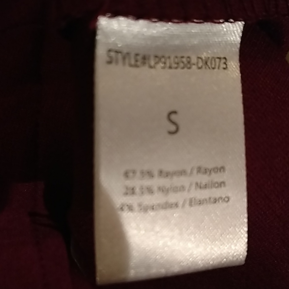 Have knit skinnies. Size S - Picture 6 of 6